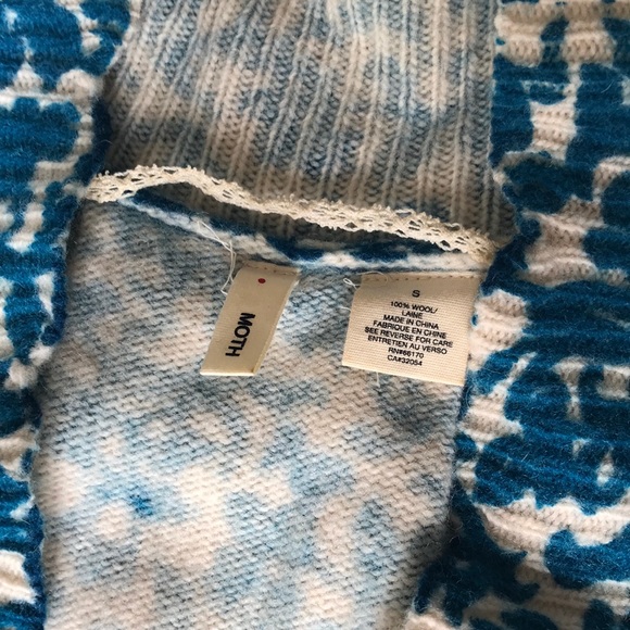 Moth wool shrug - Picture 3 of 3